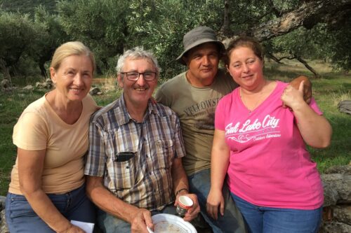 unsere Olivenfamilie und wir