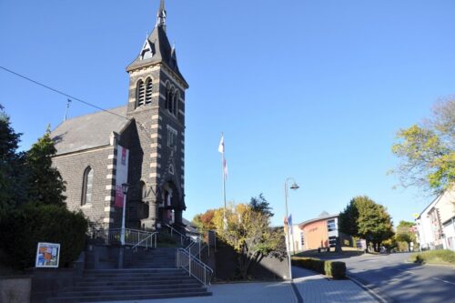 Cyriakus Kirche und Lava-Dome in Mendig