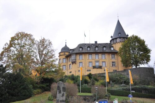 Die schmucke Genovevaburg in Mayen